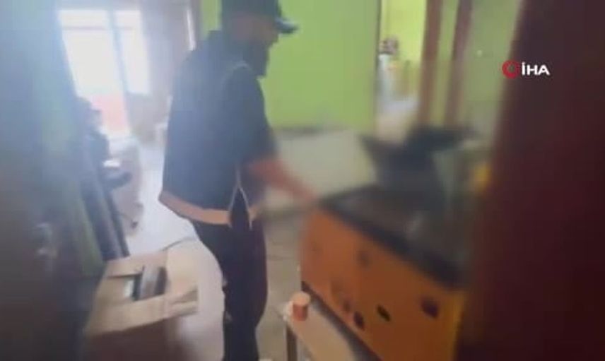 Pendik'te kaçak tütün operasyonu: 440 kilogram tütün ve 328 bin makaron ele geçirildi