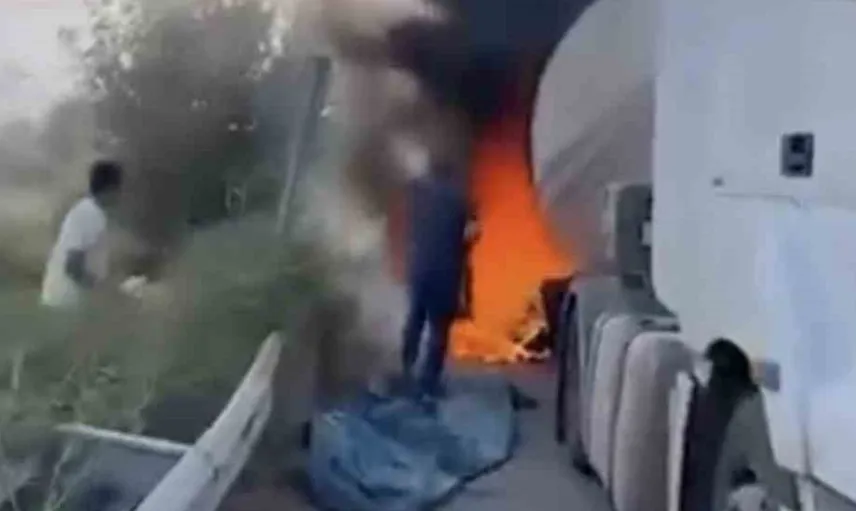 Seyir halindeki tankerin lastikleri alev aldı, vatandaşlar yangına müdahale etti
