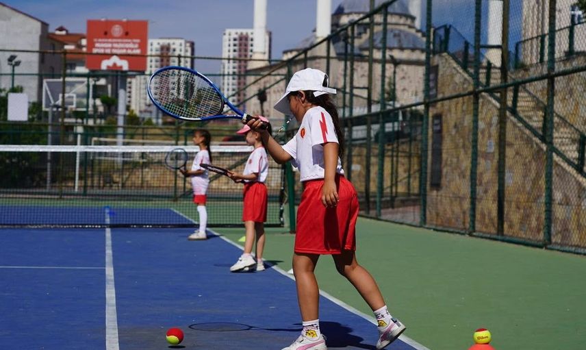 Bilecik'te yaz spor okullarında çocuklar eğlenceli zaman geçiriyor
