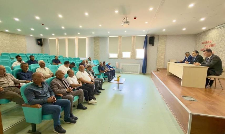 Demirözü'nde muhtarlarla değerlendirme toplantısı yapıldı