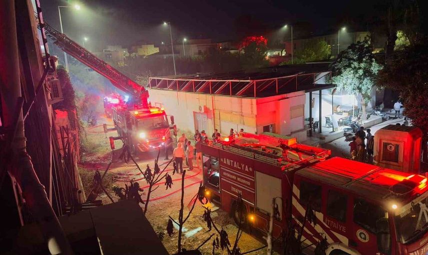 Manavgat'ta otel çalışanlarının kaldığı lojmanda yangın paniği