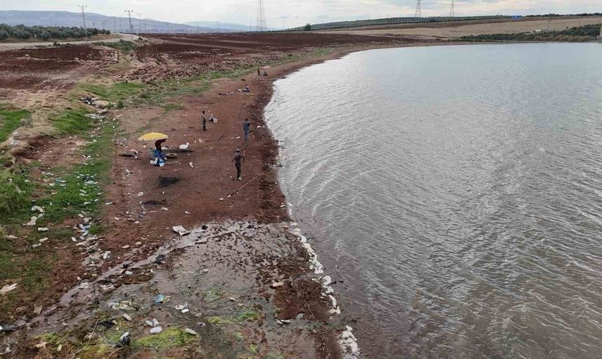 Reyhanlı Barajı'ndaki su seviyesi yükseldi, balıkçılar akın ediyor