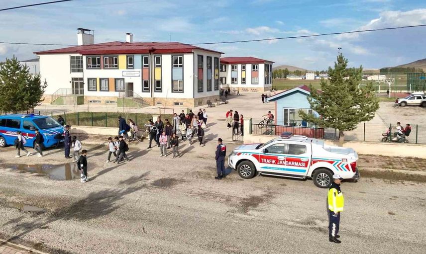Gökçedere okullarında jandarma güvenlik denetimi