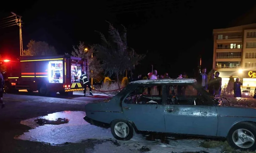 Nevşehir'de park halindeki otomobil yangını paniğe neden oldu