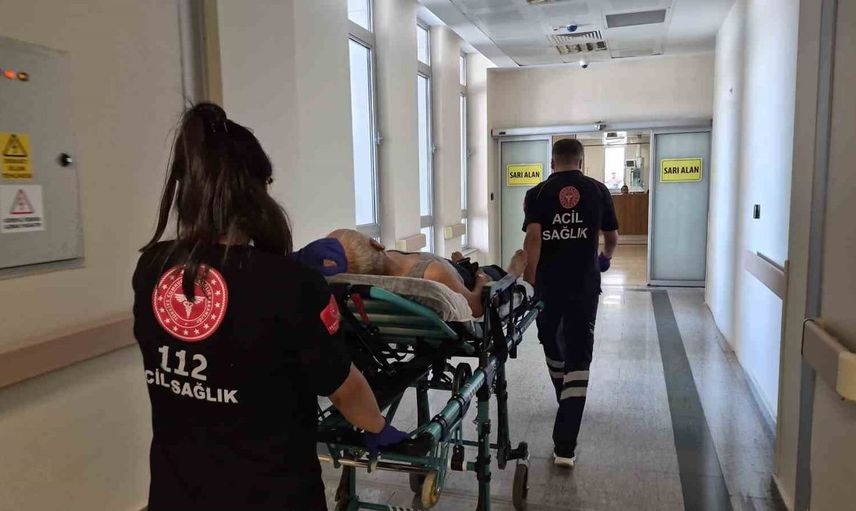 Adıyaman'da çadır çekerken birinci kattan düşen kişi hastaneye kaldırıldı