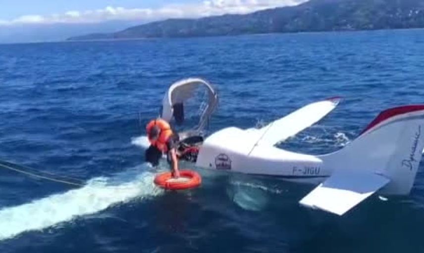 Rize'de denize acil iniş yapan uçaktaki iki kişi kurtarıldı