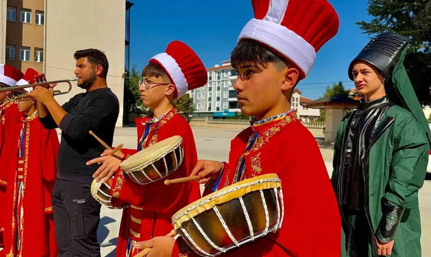 Bolvadin'de lise öğrencilerinden mehteran takımı: Kültürel değerlerin temsilcisi