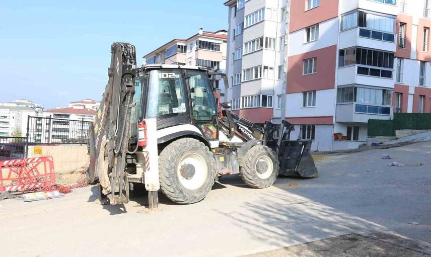 Kastamonu'da geri manevra yapan iş makinesi yaşlı kadına çarptı