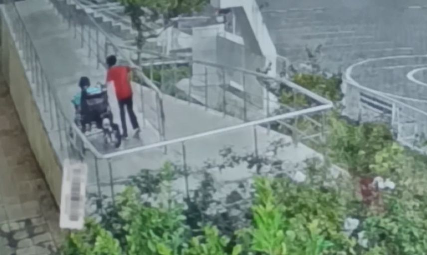 Yusuf'un dostluğu yağmurda parladı: Tekerlekli sandalyesindeki arkadaşı için gösterdiği özveri hayranlık uyandırdı