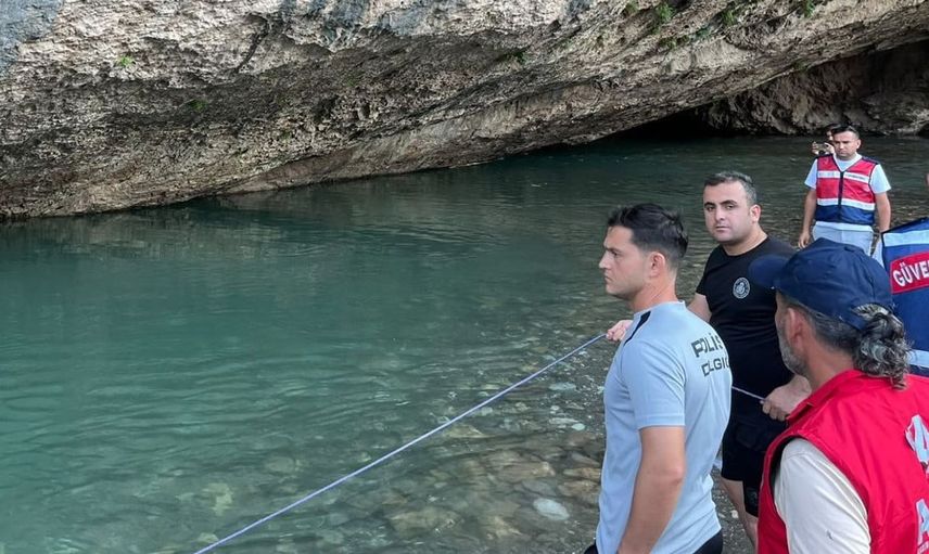 Serinlemek için girdiği suda boğularak hayatını kaybetti