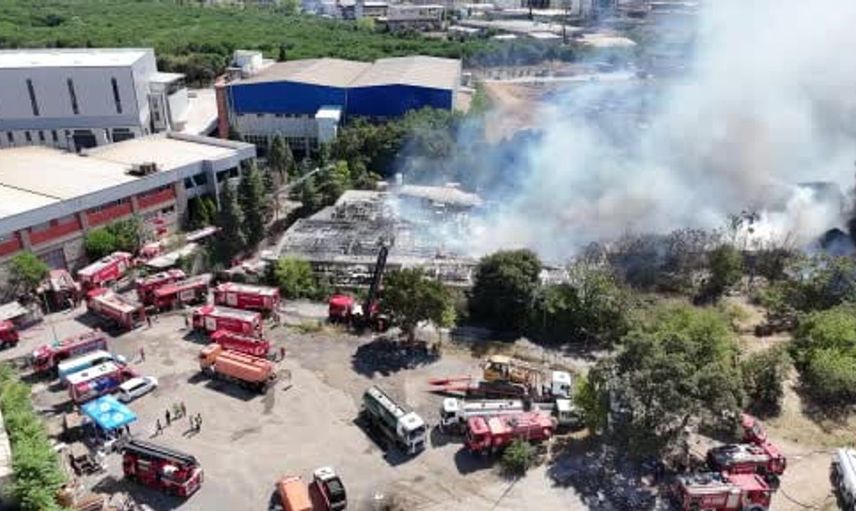 Tuzla'daki yangın felaketi: Kimyasal fabrikanın büyük kısmı yanarak kullanılamaz hale geldi