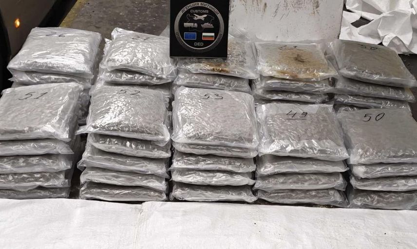 Edirne'de tırda 57 kilo esrar bulundu: Uyuşturucu operasyonu devam ediyor