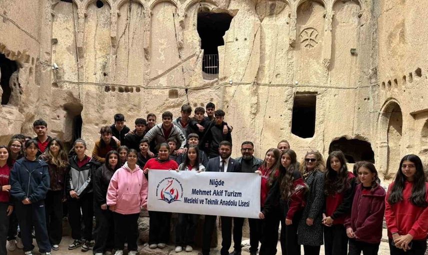 Öğrenciler tarihi manastırda ders görerek eğitime yeni bir boyut kazandırdı