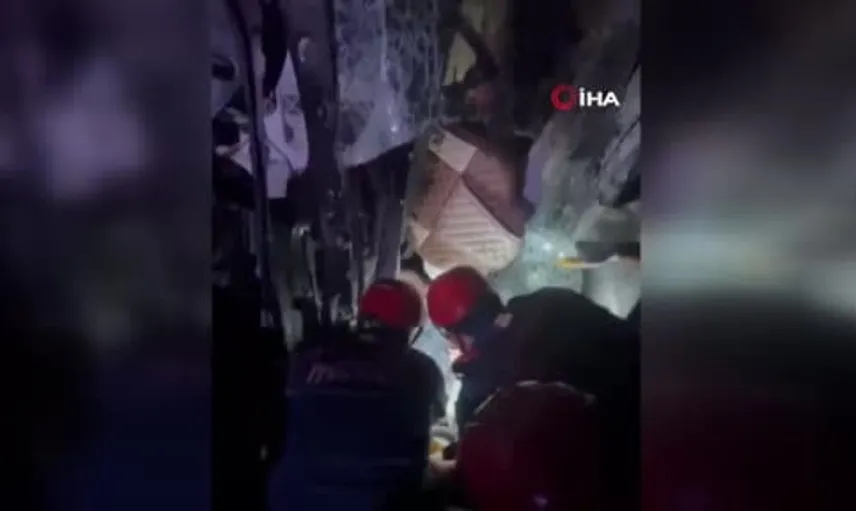 Osmaniye'de otoyolda devrilen tırın sürücüsü yaralandı