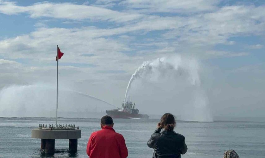 Gemlik'te 29 Ekim coşkusu denizde buluştu