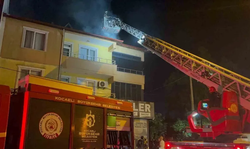Kocaeli'deki şardak yangını, 3 katlı binayı tehdit etti: 1 yaralı