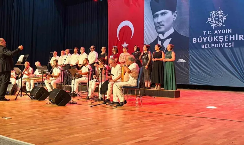 Didim'de nostaljik melodilerle geçmişe yolculuk: Şarkılar geçidi konseri