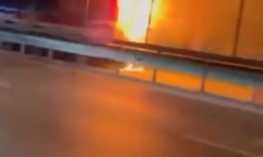 Kağıthane'de metrobüs yangını hızlı müdahale ile kontrol altına alındı