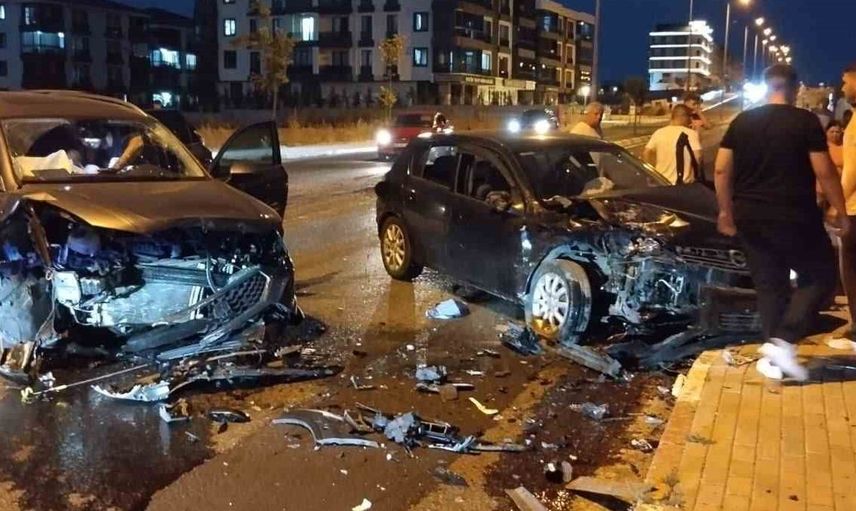 Lüleburgaz'da otomobil ve SUV çarpıştı: 8 yaralı