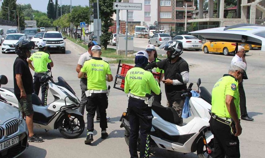 Adana'da motosiklet denetimlerinde 1 milyon 266 bin lira ceza kesildi