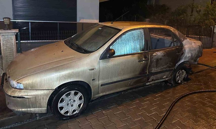 Uşak'ta park halindeki otomobilde yangın: Olayda kundaklama şüphesi var