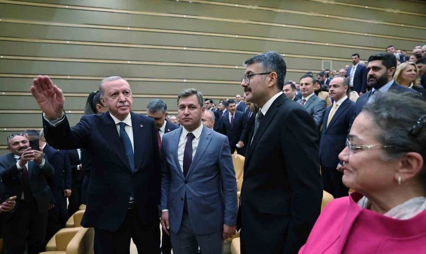 Cumhurbaşkanı Erdoğan'dan muhtarlara güçlü mesaj: Üzerimize gelecekler ama boyun eğmeyeceğiz