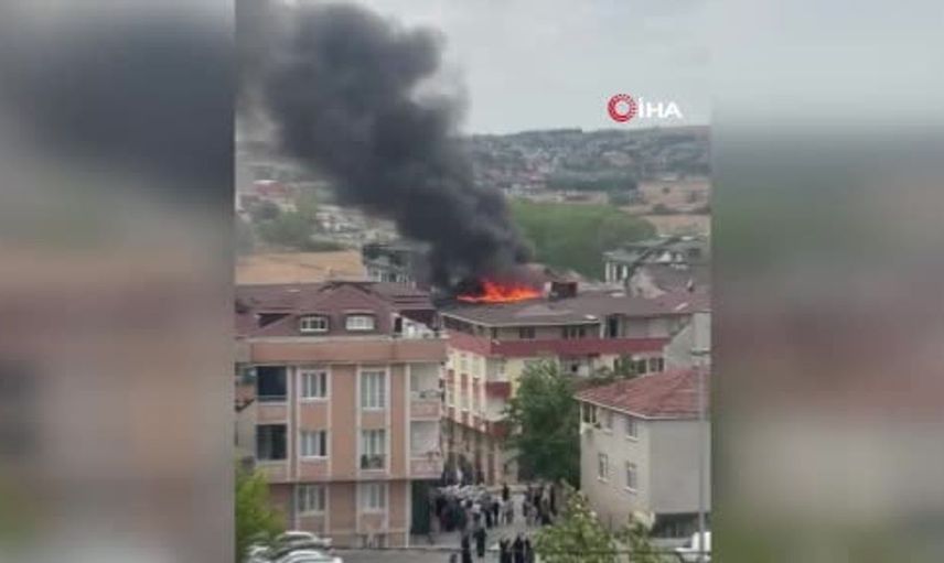 Arnavutköy'de binanın çatısında korkutan yangın: itfaiye ekipleri sevk edildi