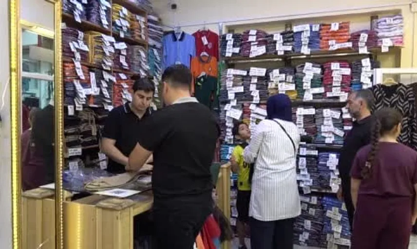 Van'da yeni eğitim yılı öncesi okul kıyafeti satışlarında artış