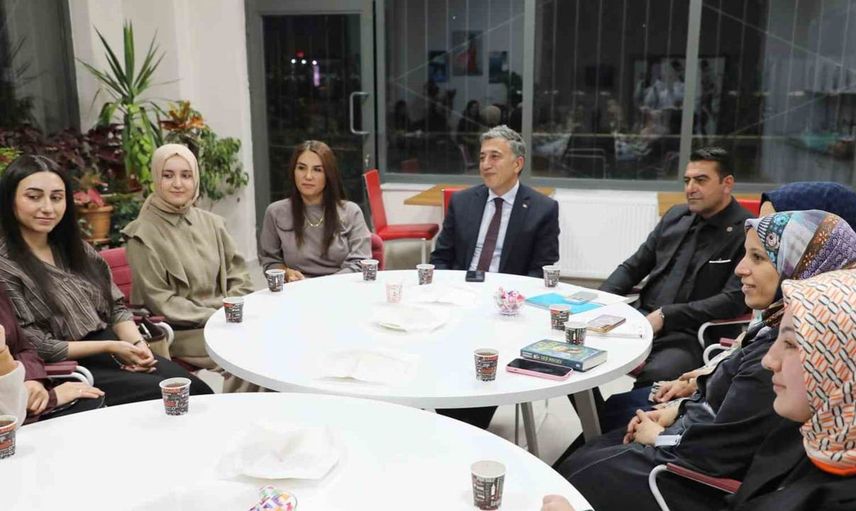 Ağrı'da öğretmenlerin kitap buluşması: Maarif’in kalbinde kitap sohbetleri başlıyor