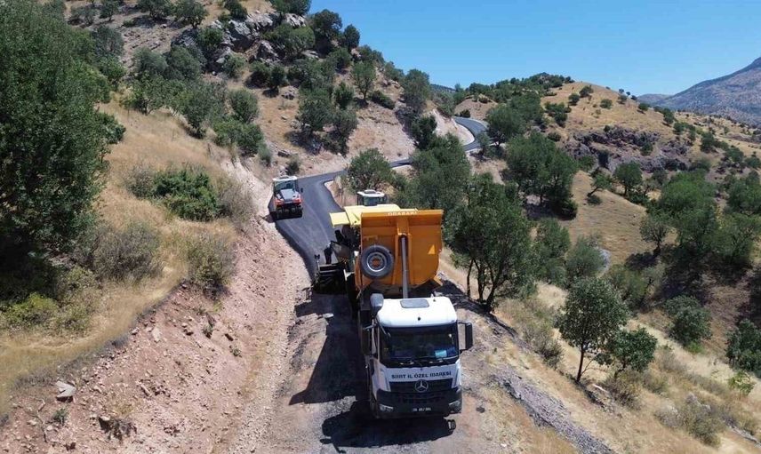 Baykan'da ulaşım atağı: yollar yenileniyor