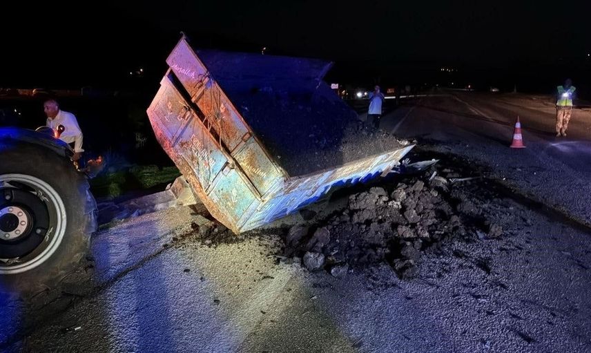 Hassa'da otomobil-traktör kazasında üç kişi yaralandı