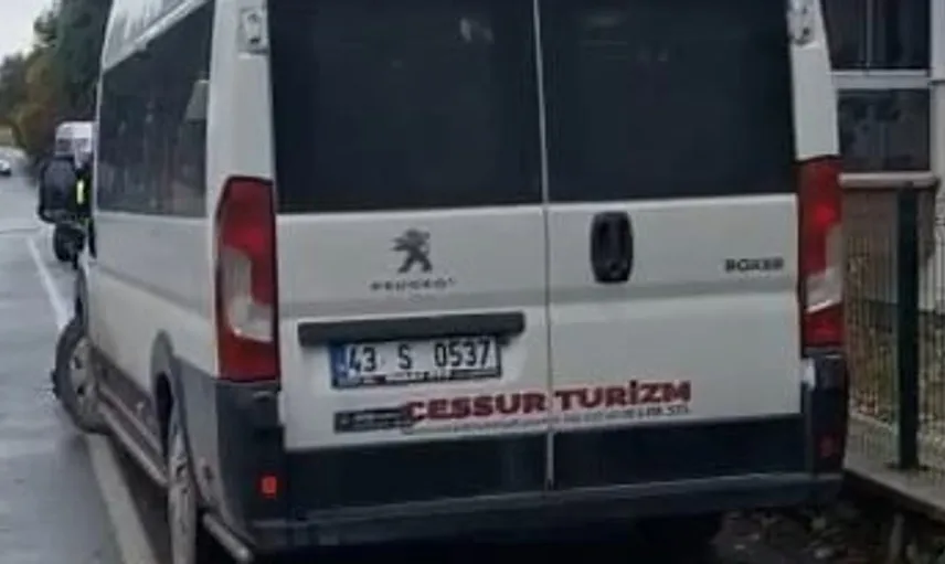 Kütahya'da servis şoförü dur ihtarına uymadı, öğrencileri yalnız bırakarak kaçtı