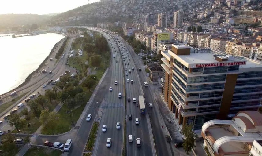Bayraklı Belediyesi'nde rüşvet ve ihale dolandırıcılığı: Eski başkan ve 15 kişi tutuklandı