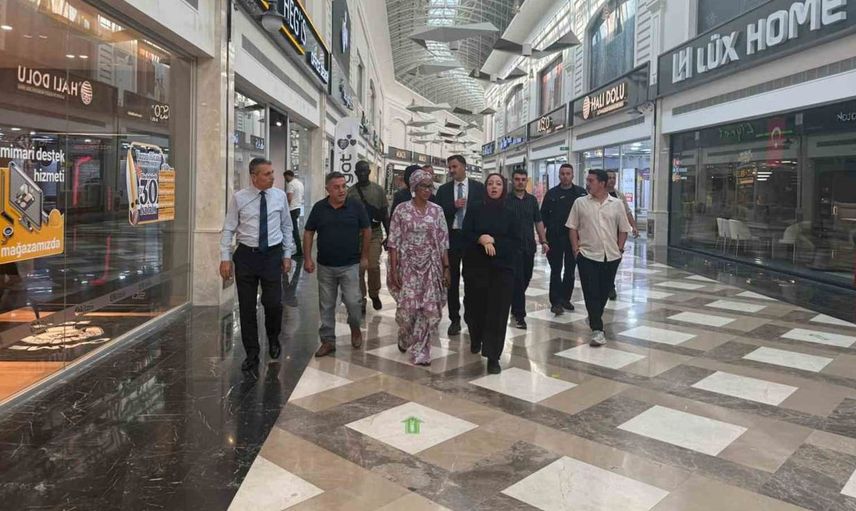 Gambiya'nın First Lady'si kayseri'de alışveriş yaptı
