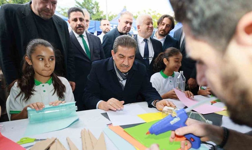 Esenler bilim inovasyon ve teknoloji şenliğinde çocuklar bilimin tadını çıkarıyor