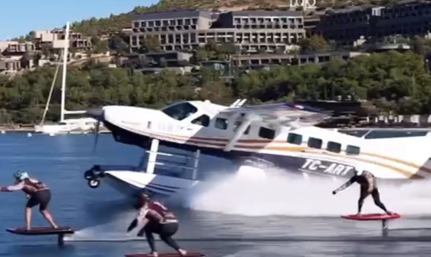 Bodrum'un maviliklerinde e-foil heyecanı: 28 sporcu uçakla yarıştı
