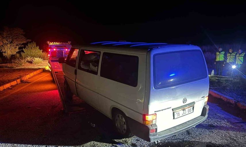 Afyonkarahisar'da tır ve kamyonet çarpıştı: 1 yaralı