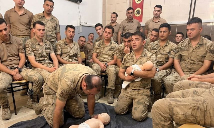 Uludere'de jandarmaya hayati ilk yardım eğitimleri: Uygulamalı eğitimle beceriler pekiştirildi