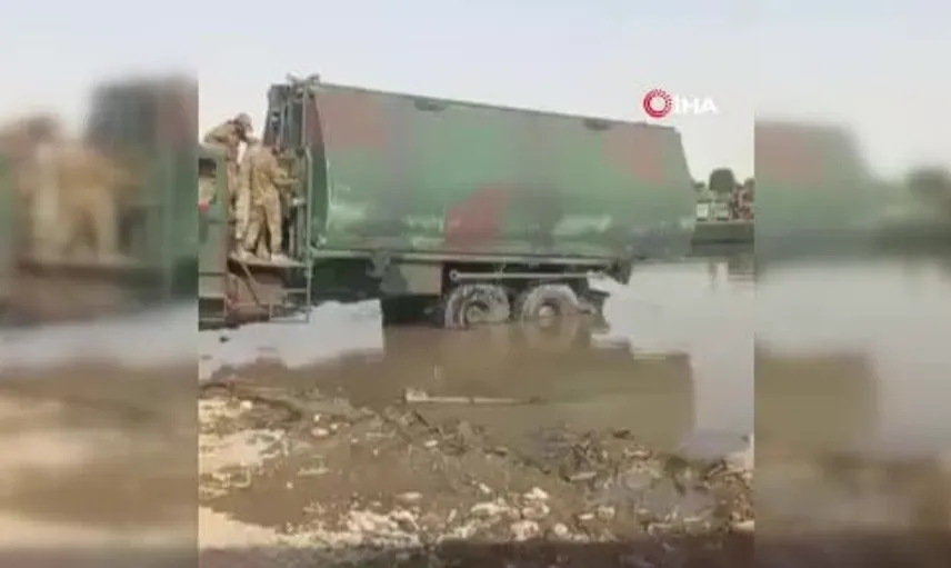 Fırat Nehri'nde askeri yüzer köprü kurulumu: Suriye-Türkiye iş birliği