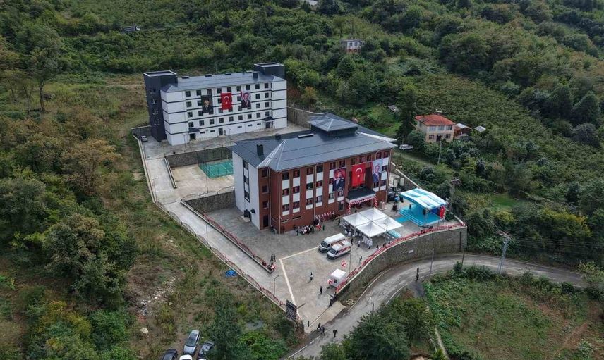 Turgut Aydın, Trabzon’a kazandırdığı okullarla vefasını gösterdi