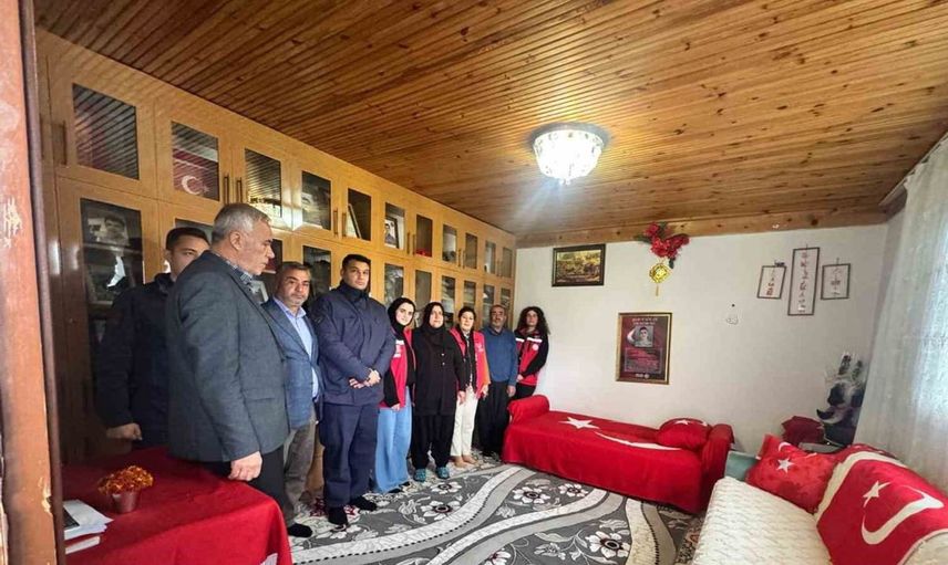 Kahramanmaraş'ta şehitler dualarla anıldı: Kök ve Sel aile ocaklarında ziyaret edildi
