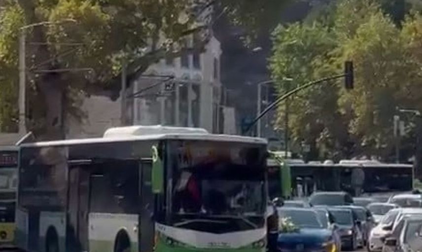 Bursa'da düğün konvoyunu otobüs kesti