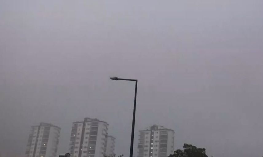 Kozan'da akşam saatlerinde şimşek gösterisi: Meteoroloji'den uyarı