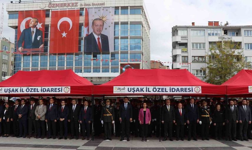 Uşak’ta 29 Ekim Cumhuriyet Bayramı coşkuyla başladı
