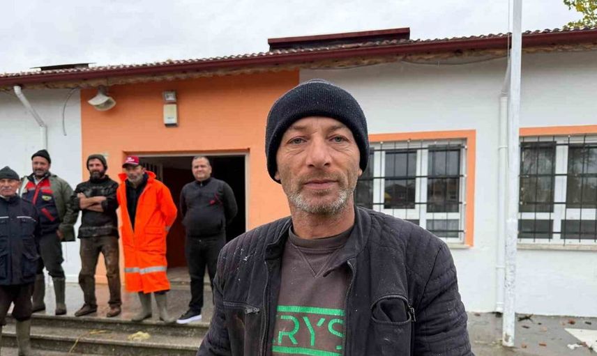 Karasu'da sel sonrası dayanışma örneği: Okul çatısını mahalle halkı onardı