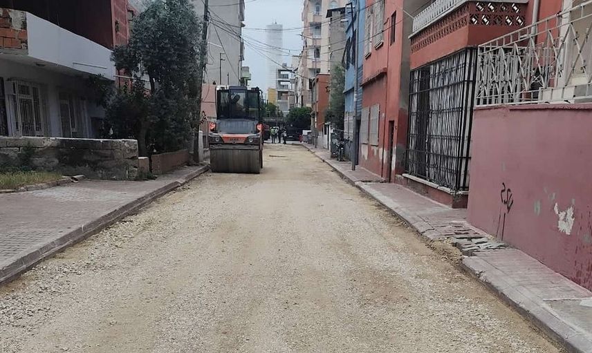 Akdeniz'de yol yenileme çalışmaları sürüyor
