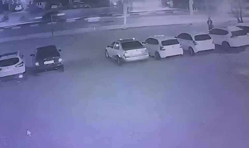 Antalya'da oto galeride kundaklama anı güvenlik kamerasında: 6 araç alevlere teslim oldu