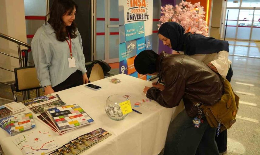 Kastamonu Üniversitesinde yeni öğrencilerin oryantasyon programı: Geleceğin teknolojilerinin mimarları sizlersiniz