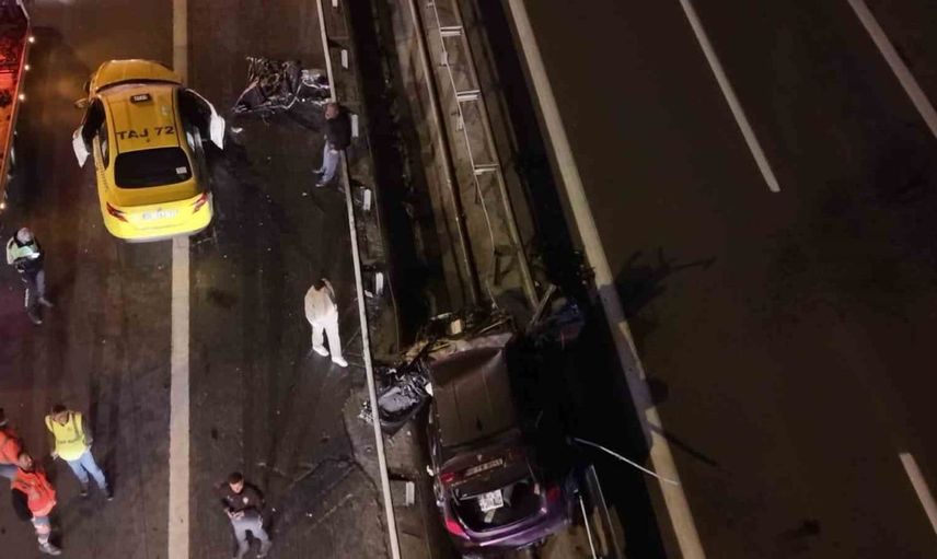 Kağıthane'de meydana gelen feci kazada hayatını kaybeden sürücü, 2 kişi yaralandı