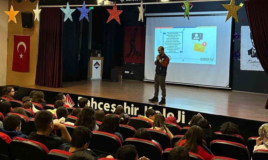 Kars'ta öğrencilere dijital güvenlik ve siber zorbalık eğitimi verildi